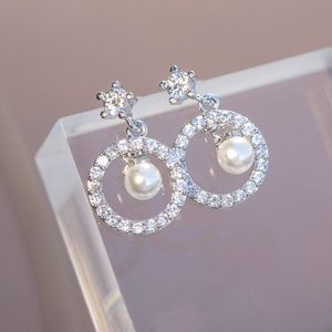 Round cubic zirconia earrings with pearls